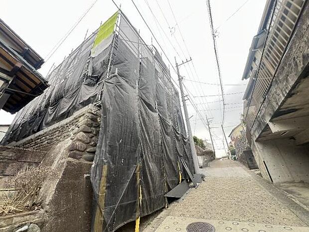 《現地》　■安心して暮らせそうな住環境です。