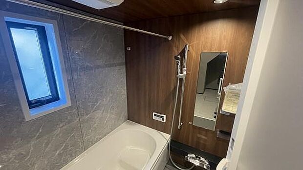 《浴室》　■ゆったり足を伸ばせる浴槽。お子様と一緒でもゆとりの1坪タイプ。1日の疲れを癒してくれるバスタイム。