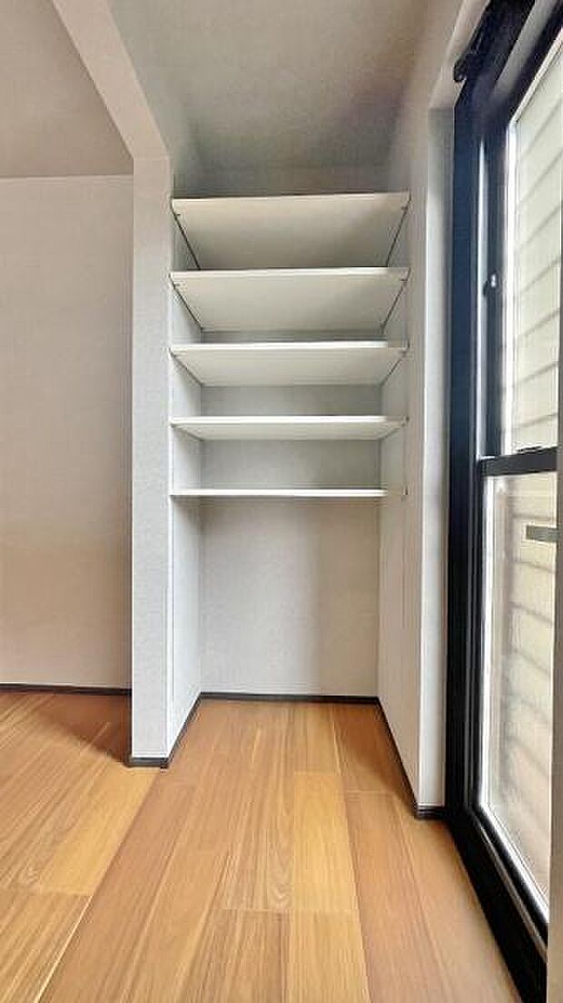 《パントリー》 ■キッチン横のストレージスペース。常温保存の食品・キッチン用品などが収納できて便利です。