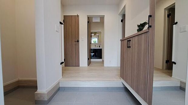 《玄関》 ■我が家の顔である玄関。帰るのが楽しみになりますね。