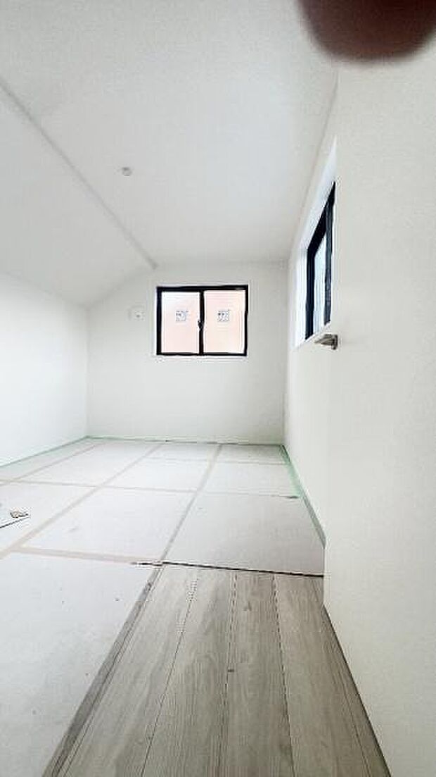 《洋室》　■収納もしっかりとれていて、陽当たりも良く明るい居室。