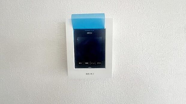 テレビモニター付きインターホンで相手の顔を確認できますので安心ですね。