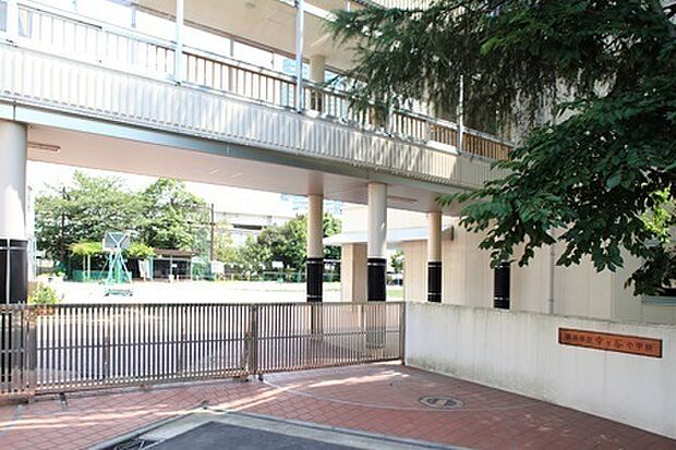 横浜市立幸ヶ谷小学校まで369m