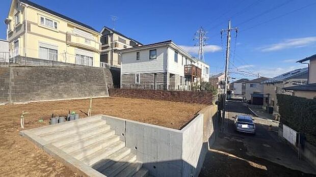 《現地》 ■安心して暮らせそうな住環境です。