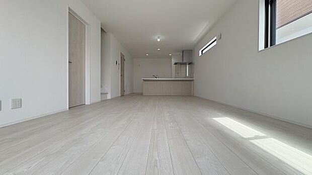 《リビングダイニング》　■上質な時間を育む暮らしのメインステージ。寛ぎとご家族とのコミュニケーションを育む居心地のよい場所。