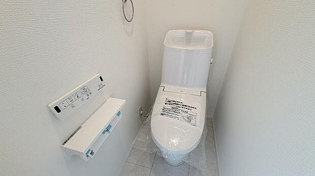 《トイレ》　■清潔感のある落ち着いたトイレ。