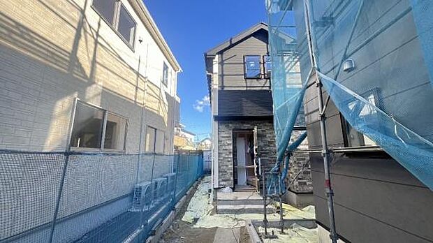 《現地》　■安心して暮らせそうな住環境です。