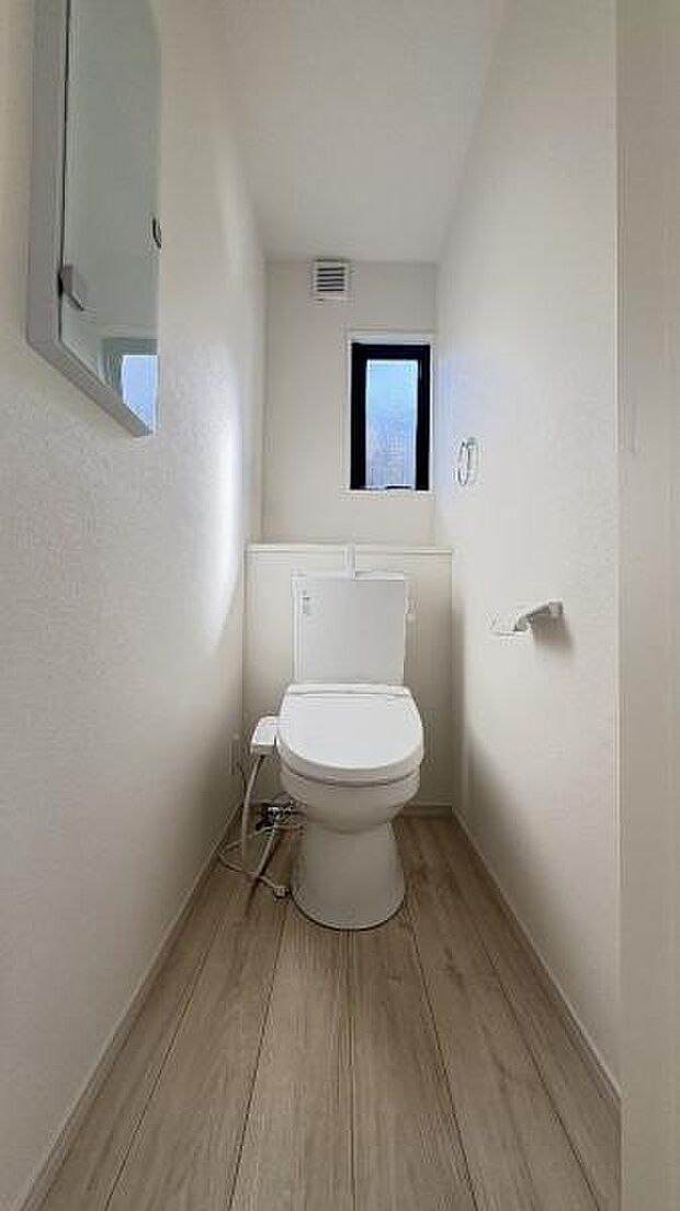 《トイレ》　■清潔感のある落ち着いたトイレ。