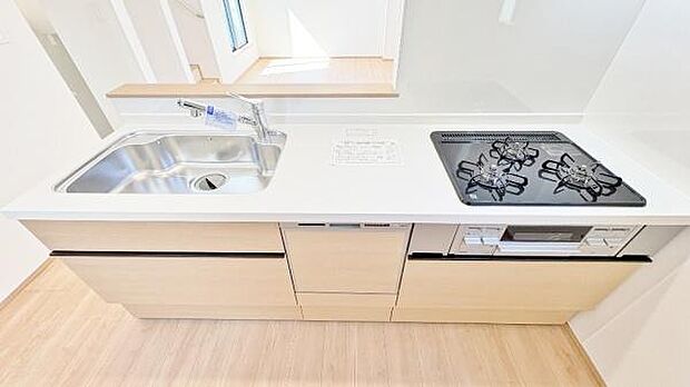 《システムキッチン》　■会話を楽しみながら食事を味わう。一緒にいる時間が楽しい空間。