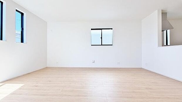 《リビングダイニング》　■落ち着いた雰囲気で、大人の気品漂うＬＤＫ。オープンキッチンからは家族へも視線が届きやすく、家事をしながらでも、楽しく団らんのひとときを過ごせそうです。