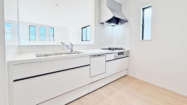 《ダイニングキッチン》　■会話を楽しみながら食事を味わう。一緒にいる時間が楽しい空間。カフェにいるような気分で毎日を過ごしたい。家族でいる時間を柔らかに包み込むインテリア。