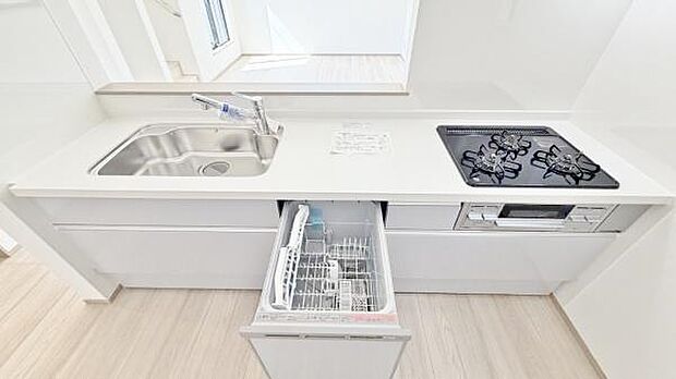 《ダイニングキッチン》　■会話を楽しみながら食事を味わう。一緒にいる時間が楽しい空間。カフェにいるような気分で毎日を過ごしたい。家族でいる時間を柔らかに包み込むインテリア。