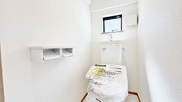 《トイレ》　■トイレは明るい空間で清潔感があります。