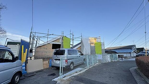 《前面道路》 ■静かで落ち着いた雰囲気。