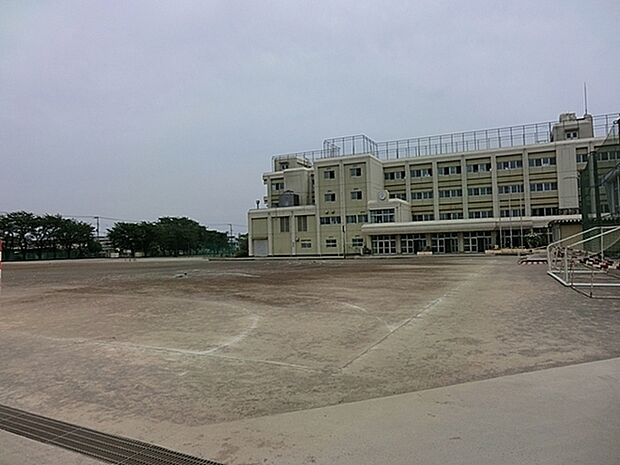 南林間中学校まで1077m