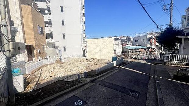 《前面道路》 ■落ち着いた住環境です。