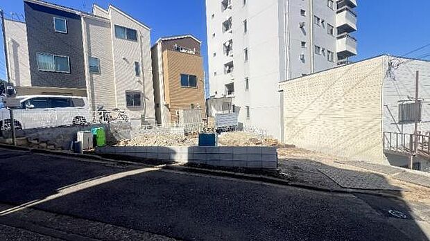《現地》 ■安心して暮らせそうな住環境です。