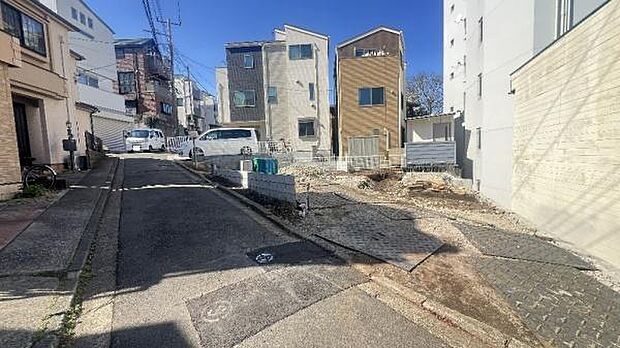 車の通りが少ないため、小さなお子様がいても安心ですね。