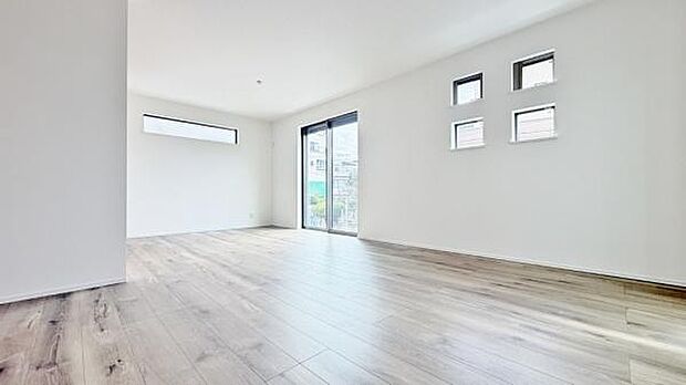 《リビングダイニング》 ■寛ぎとご家族とのコミュニケーションを育む居心地のよい場所。この明るい空間は家族に安らぎを与えて、落ち着いた心地よい空間になるでしょう。