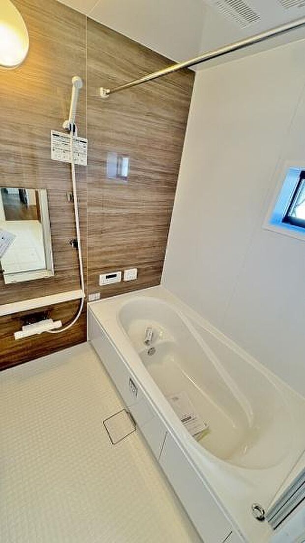 《浴室》 ■高級感のあるバスルームは一日の疲れを癒す居心地の良い空間です。