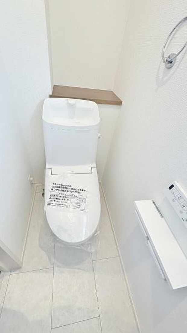 《トイレ》　■トイレは明るい空間で清潔感があります。