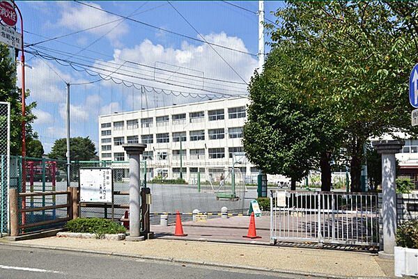 横浜市立日限山小学校まで699m