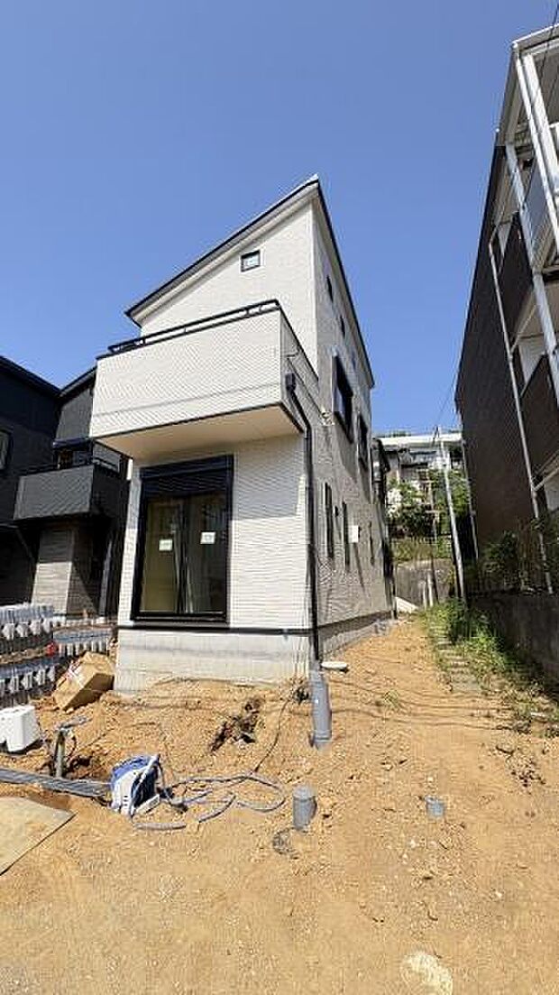 《現地》　■さわやかな風が渡りたっぷり陽光がふりそそぐ立地。