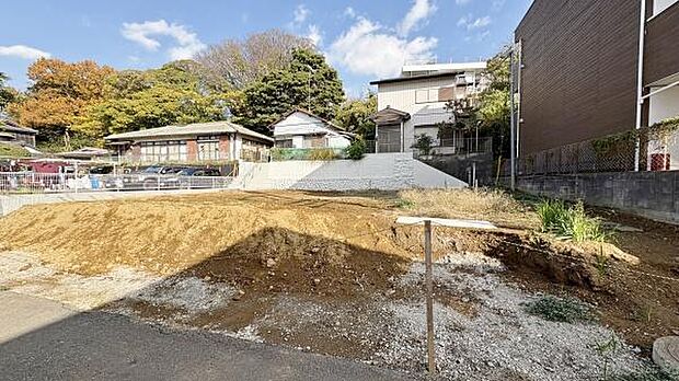 《現地》 ■安心して暮らせそうな住環境です。
