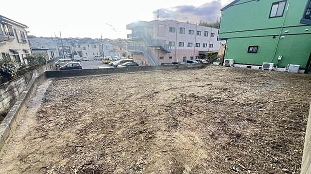 《現地》　■さわやかな風が渡りたっぷり陽光がふりそそぐ立地。