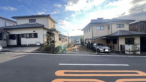 《現地》　■安心して暮らせそうな住環境です。