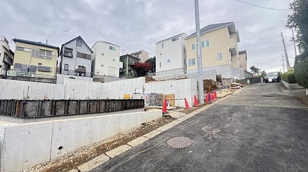 《前面道路》　■落ち着いた住環境です。