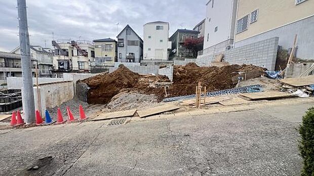 《現地》　■安心して暮らせそうな住環境です。