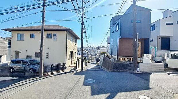 《現地》 ■安心して暮らせそうな住環境です。