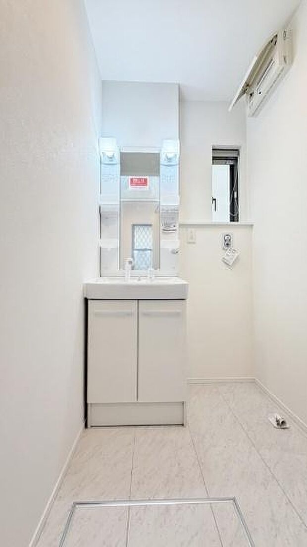 《洗面台》 ■朝のバタバタした身支度を支えてくれる洗面所。