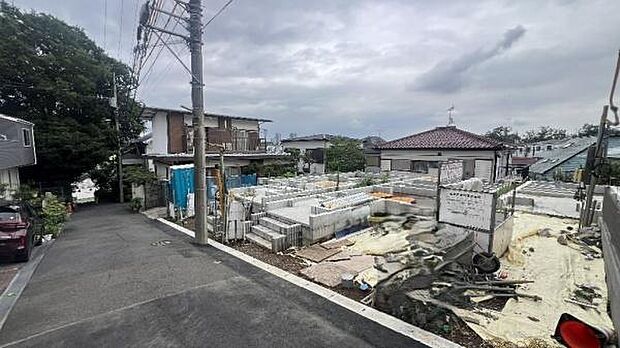《外観》車通りも少ないため、落ち着いた雰囲気です。お子様がいらっしゃる方もご安心かと思います。