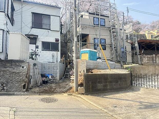 《前面道路》　■落ち着いた住環境です。