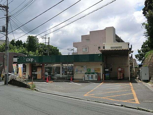 ユーコープ芹が谷店まで512m、生活協同組合の店舗。安心・安全な食材をお手元に、生産者と消費者をつなぐスーパーです。地域の人々との出会いもありますね。