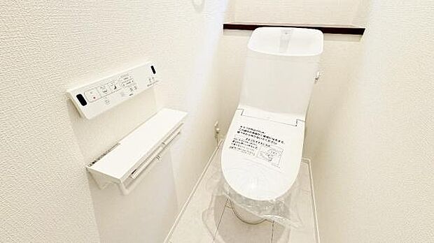 《トイレ》　■トイレは明るい空間で清潔感があります。