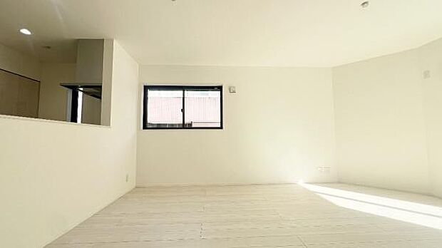 《リビングダイニング》 ■家族が自然と集まって、思い思いにくつろぎ、遊び、語らう、やすらぎの空間。