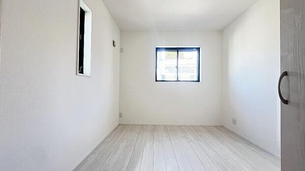 《洋室》 ■明るくスタイリッシュな空間になっています。