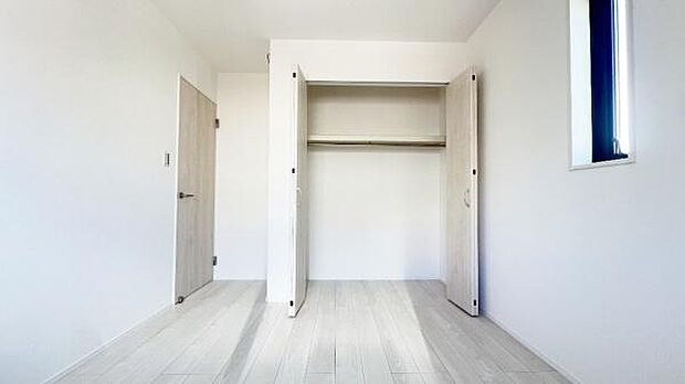 《洋室》 ■明るい空間になっています。