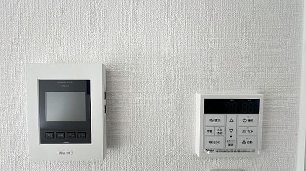 テレビモニター付きインターホンで相手の顔を確認できますので安心ですね。