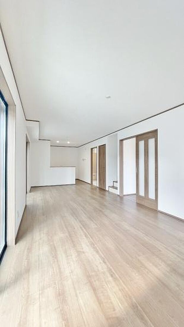 《リビングダイニング》 ■ご家族でゆったりとした時間を過ごす場所です。