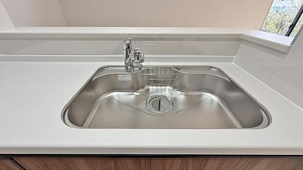 《キッチン》 ■ステンレス製シンク。幅と奥行きがあります。