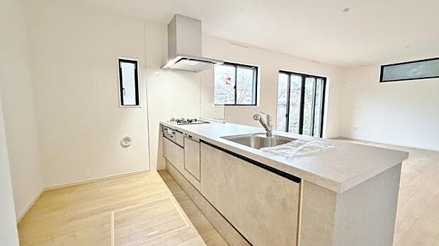 《リビングダイニング》　■会話を楽しみながら食事を味わう。一緒にいる時間が楽しい空間。カフェにいるような気分で毎日を過ごしたい。家族でいる時間を柔らかに包み込むインテリア。