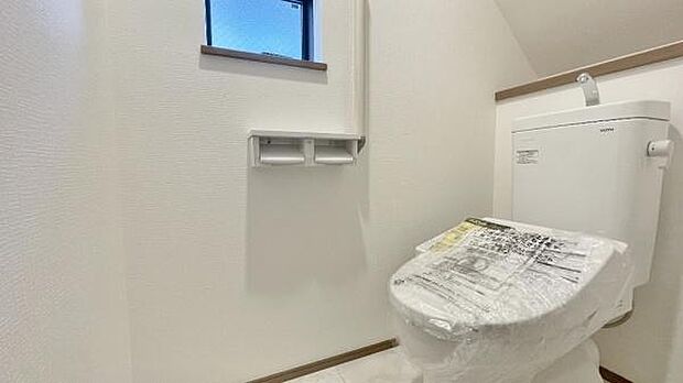 《トイレ》　■清潔感のある落ち着いたトイレ。