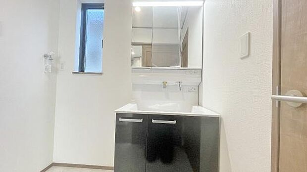 《洗面台》 ■朝のバタバタした身支度を支えてくれる洗面所。