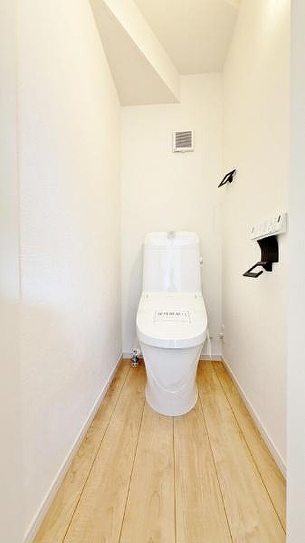 《トイレ》 ■清潔感のある落ち着いたトイレ。