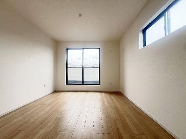 《洋室》 ■机とべットを入れても十分な広さ。。お子様の勉強部屋に。。グングンと成績UPの予感が。。