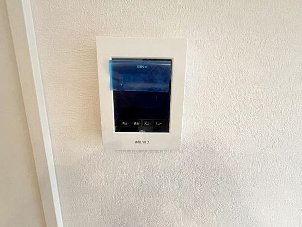 テレビモニター付きインターホンで相手の顔を確認できますので安心ですね。